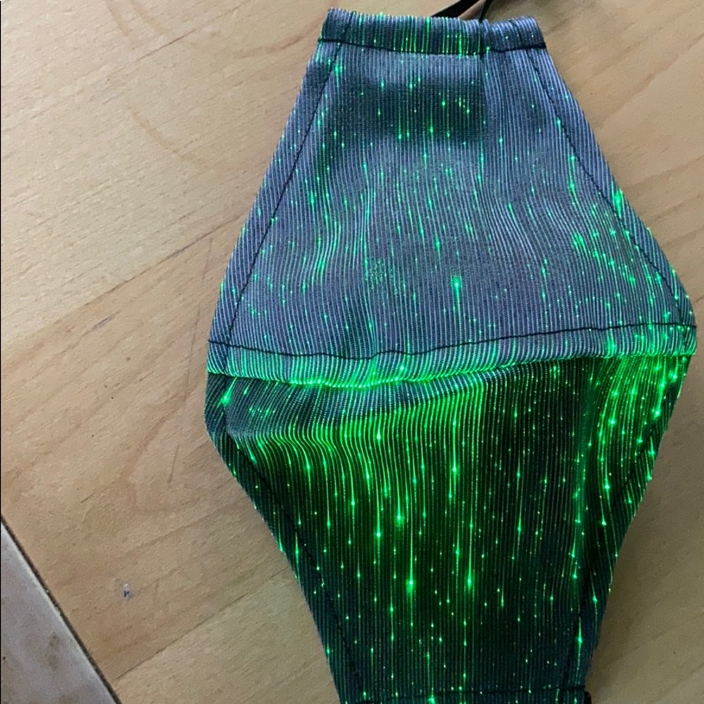 Light Up Mask! 🔥 - Picture 5 of 8